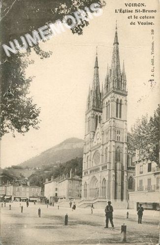 JG 149  Voiron l'&eacute;glise St Bruno et le coteau de Vouise