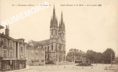 044 Voiron (Is&egrave;re) la cath&eacute;drale Saint Bruno et le mail