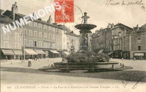866 Le Dauphin&eacute; Voiron la place de la r&eacute;publique et la fontaine C&eacute;nozans