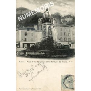 Voiron place de la R&eacute;publique et la montagne de Vouise