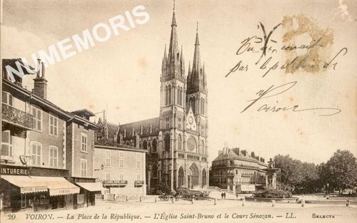 020 Voiron La place de la R&eacute;publique L'&eacute;glise St-Bruno et le Cours S&eacute;nozan LL