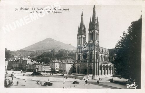 084 Voiron la place de la R&eacute;publique et l'&eacute;glise St Bruno