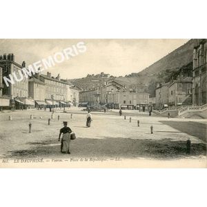 868 Le Dauphin&eacute; Voiron place de la R&eacute;publique LL