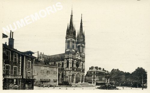 VOIRON-CHARTREUSE (Is&egrave;re)  La Cath&eacute;drale St-Bruno et le Mail
