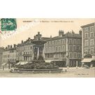 JG 160 Voiron Place de la R&eacute;publique le ch&acirc;teau d'eau datant de 1823