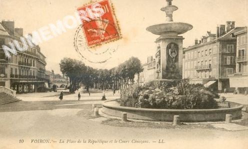 010 Voiron la place de la R&eacute;publique et le cours C&eacute;nozans LL
