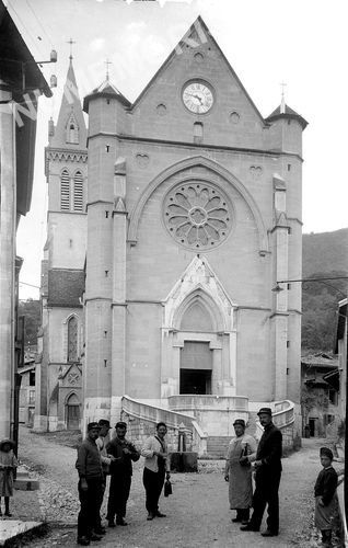 Voreppe : façade église XIXè