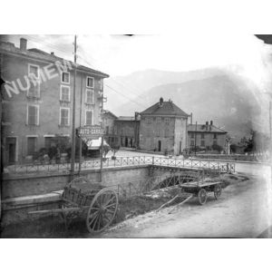 Voreppe : place et pont sur Roize