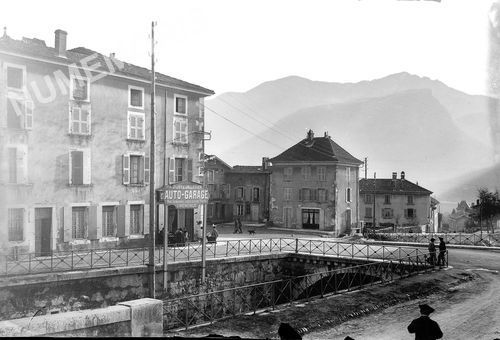 Voreppe : place et pont sur Roize