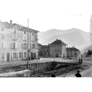 Voreppe : place et pont sur Roize