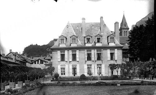 Voreppe : château de Vallier côté parc