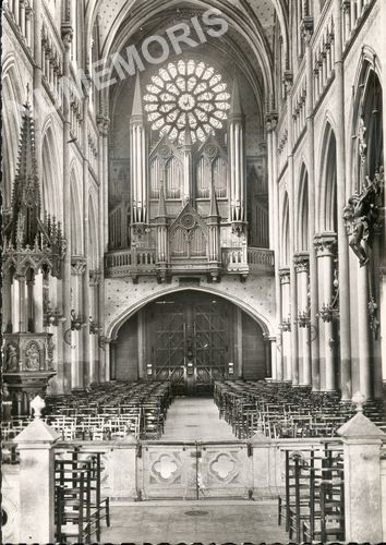 VOIRON (Is&egrave;re)-Eglise Saint-Bruno- N�4-Le fond de l'Eglise. Les grandes orgues de Cavalhi&eacute;-Col, restaur&eacute;es par Beaucourt (41 jeux)