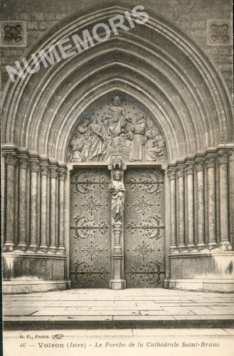 046 Voiron (Is&egrave;re) le porche de la Cath&eacute;drale Saint Bruno