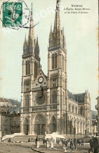Voiron l'&eacute;glise Saint Bruno et la place d'armes
