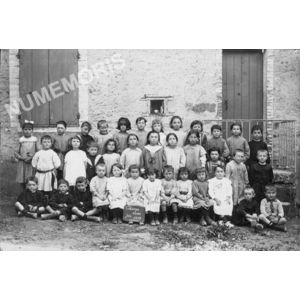 Chirens &eacute;cole en 1919 petits  