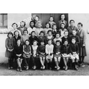 Chirens &eacute;cole en 1953-54 environ filles 