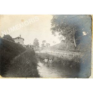 Voironnais aux vannes de Charavines en 1904