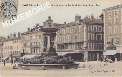 JG 160 Voiron Place de la R&eacute;publique le ch&acirc;teau d'eau datant de 1823