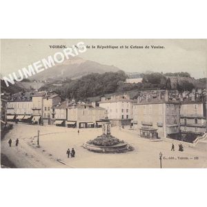 JG 132 Voiron Place de la r&eacute;publique et coteau de la Vouise