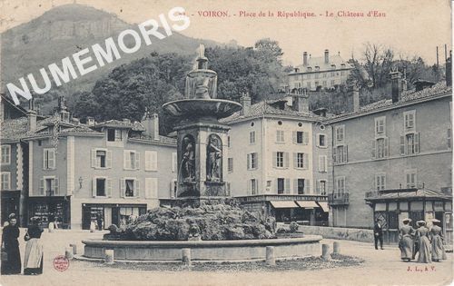 073 Voiron place de la r&eacute;publique le ch&acirc;teau d'eau