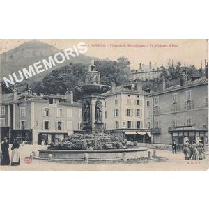 073 Voiron place de la r&eacute;publique le ch&acirc;teau d'eau