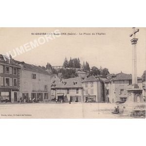 St-Geoire-en-Valdaine (Is&egrave;re) la place de l'&eacute;glise