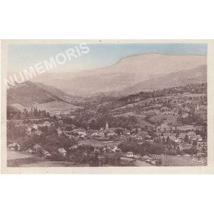 St-Geoire-en-Valdaine (Is&egrave;re) vue g&eacute;n&eacute;rale colline St-Franc montagnes de Savoie