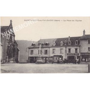 Saint-Geoire-en-Valdaine (Is&egrave;re) la place de l'&eacute;glise