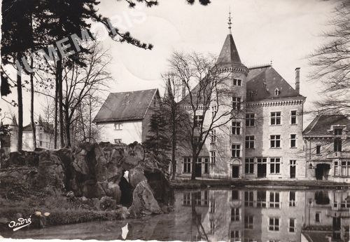 6527 Saint-Geoire-en-Valdaine (Is&egrave;re) Ch&acirc;teau de Clermont et bassin &agrave; truites (colonie C.N.E.P.) &agrave; gauche, ch&acirc;teau de la Rochette