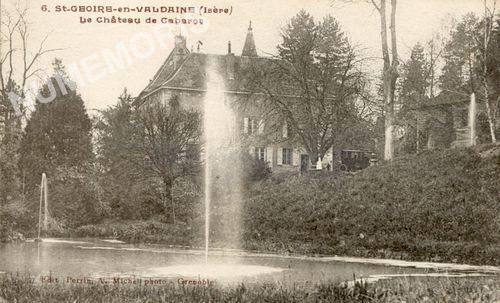 006 St-Geoire-en-Valdaine (Is&egrave;re) le ch&acirc;teau de Cabarot