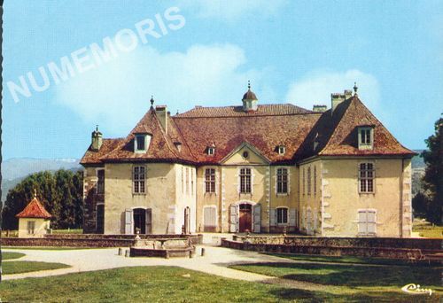 008 St-Geoire-en-Valdaine (Is&egrave;re) ch&acirc;teau de Longpra