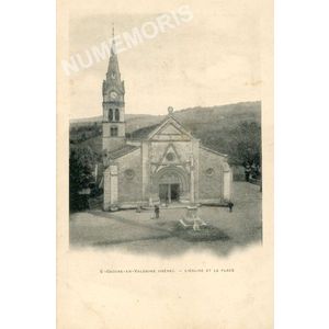 St-Geoire-en-Valdaine (Is&egrave;re) l'&eacute;glise et la place
