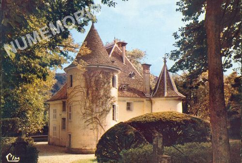 005 St-Geoire-en-Valdaine (Is&egrave;re) ch&acirc;teau de Lamberti&egrave;re