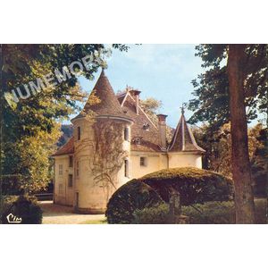 005 St-Geoire-en-Valdaine (Is&egrave;re) ch&acirc;teau de Lamberti&egrave;re