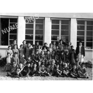 le Pin en ? &eacute;cole des filles et petits