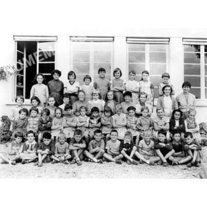 le Pin en ? &eacute;cole des filles et petits