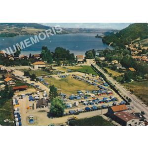 Charavines-les-Bains (Is&egrave;re) vue a&eacute;rienne le camping municipal et le lac