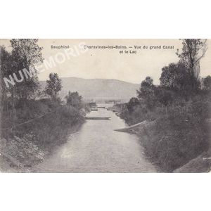 Dauphin&eacute; Charavines-les-Bains vue du grand canal et le lac