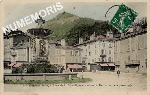 009 Voiron (Is&egrave;re) place de la r&eacute;publique et coteau de Vouise