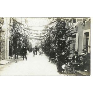 Voreppe juin 1909 grand rue d&eacute;cor&eacute;e