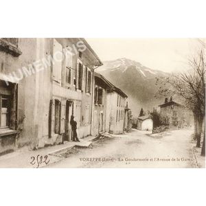Voreppe (Isère) - la gendarmerie et l'avenue de la gare