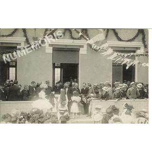 Inauguration &eacute;cole de filles du Chevalon juin 1909 - remise du bouquet