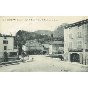 5068 Hotel du Petit Paris et le pont sur la Roize