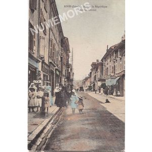 Rives (Is&egrave;re) rue de la r&eacute;publique quartier central