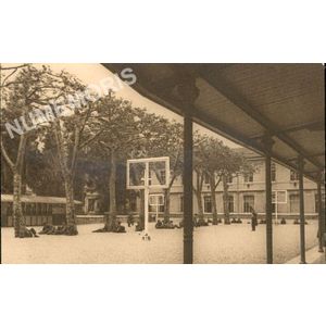 ECOLE NATIONALE PROFESSIONNELLE DE VOIRON Cour de récréation de 2e année.