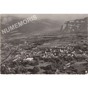 21719 Moirans (Is&egrave;re) vue g&eacute;n&eacute;rale a&eacute;rienne; dans le fond, les montagnes de Chartreuse