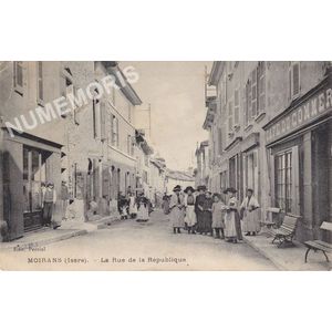 Moirans (Is&egrave;re) la rue de la R&eacute;publique