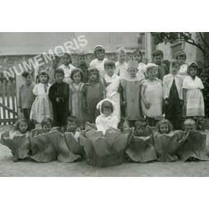 Moirans f&ecirc;te &agrave; l'&eacute;cole 1950 environs