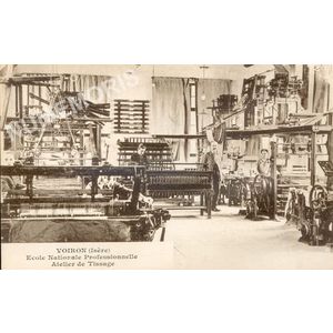Voiron (Isère) Ecole Nationale Professionnelle atelier de tissage