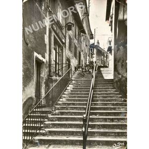 1436 Tullins montée de la halle